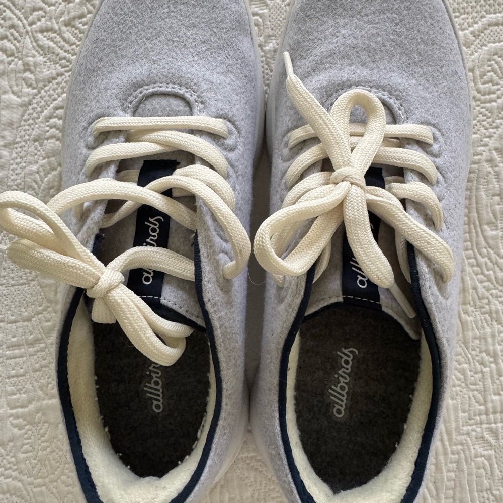 Allbirds Women’s Cream and Gray Wool Sneakers
Size 9 Like new!